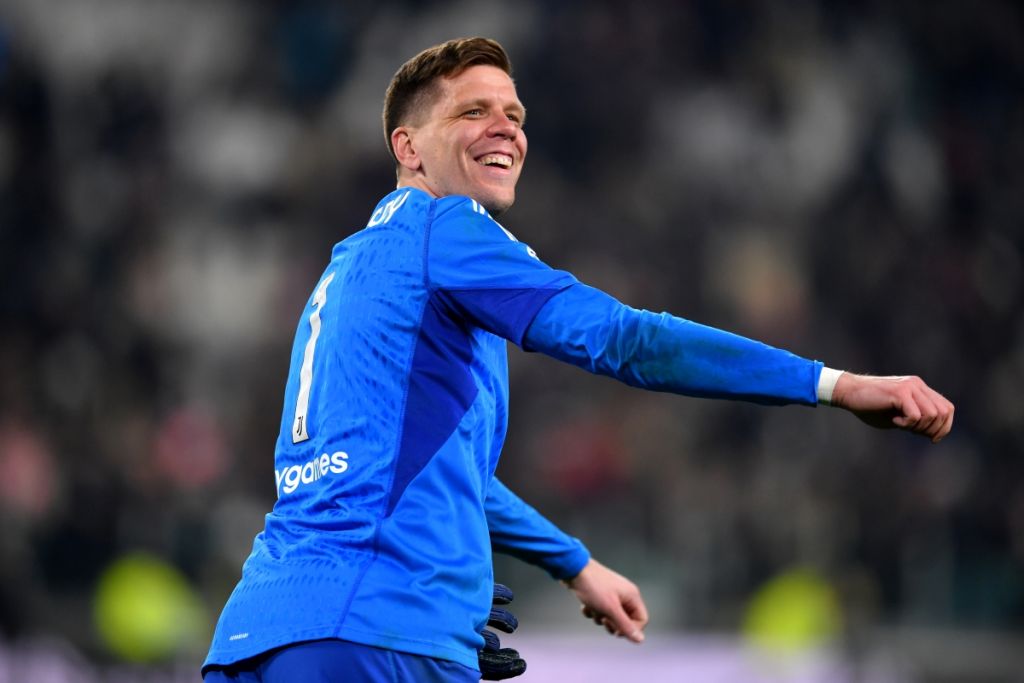 Reports across the UK claim Arsenal are considering a move for Juventus goalkeeper Wojciech Szczesny amid uncertainty over