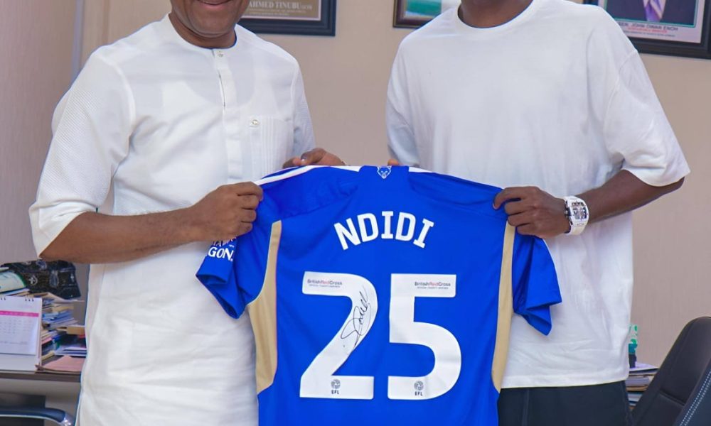 Super Eagles midfielder Wilfred Ndidi paid a courtesy visit to the office of the Honourable Minister of Sports Development, Senator