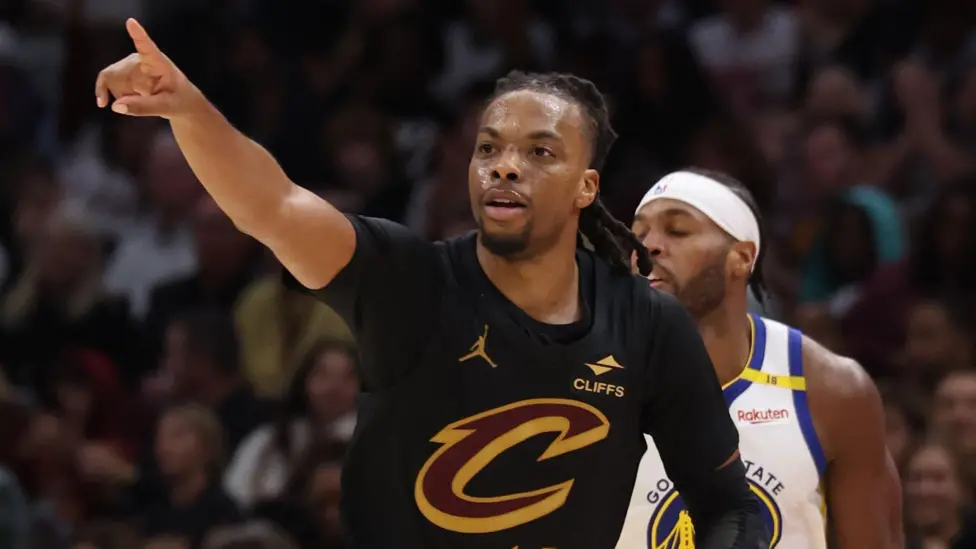 Cavaliers Beat Warriors For 10th Straight Win