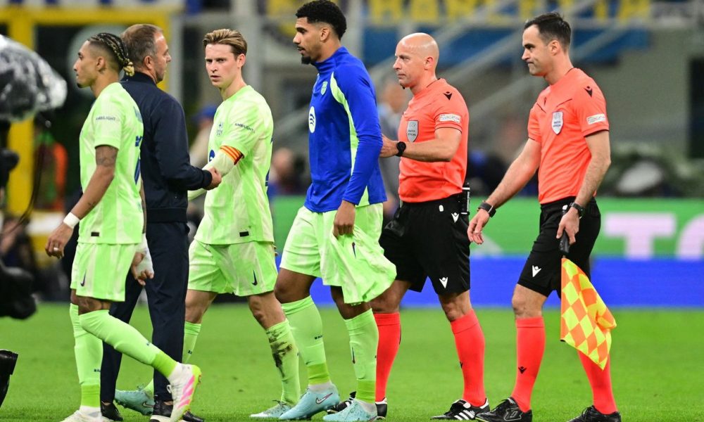 'We Were Robbed' - Barca Coach Criticises Referee After Defeat