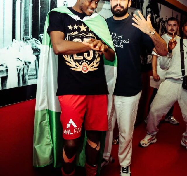 Lawyer Offers €2.5M To Keep Osimhen At Galatasaray