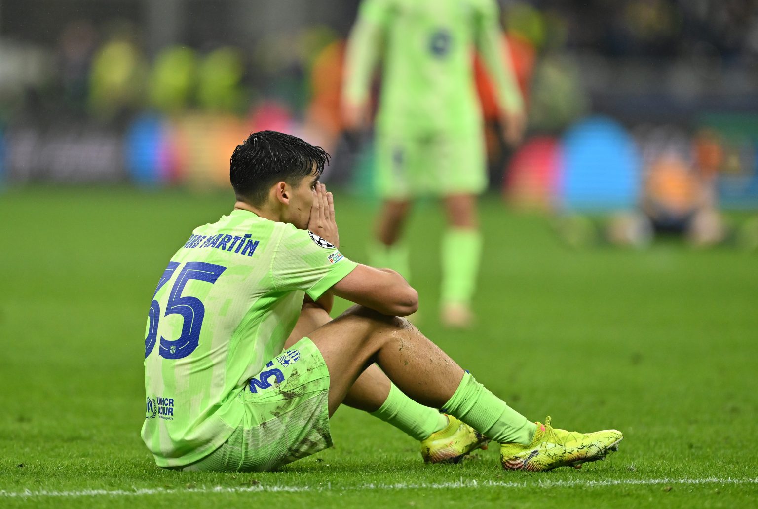 Official: Barcelona Sets Surgery Date For Injured Defender