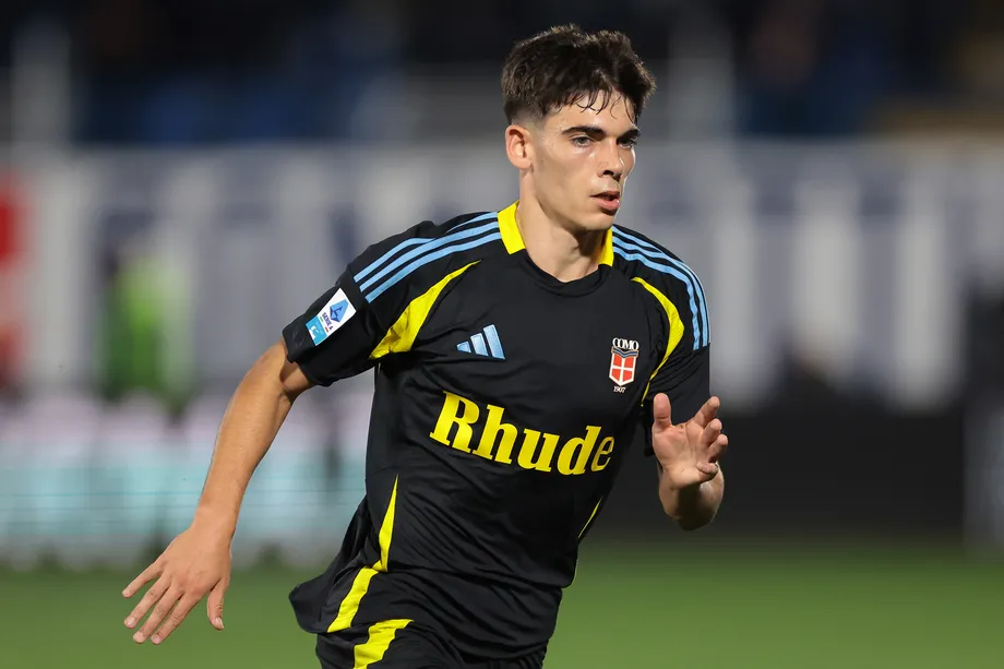 Barcelona Confirms Alex Valle's Permanent Como Transfer