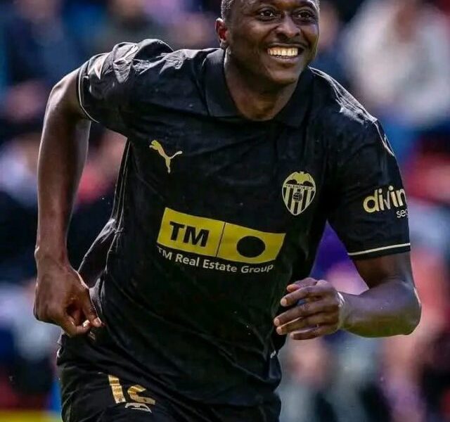 Alavés, Elche Eye Nigerian Striker Umar Sadiq