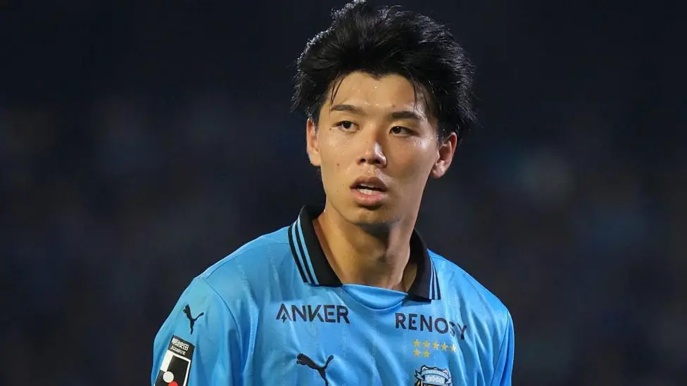 Tottenham Sign Japan Defender Takai In £5m Deal