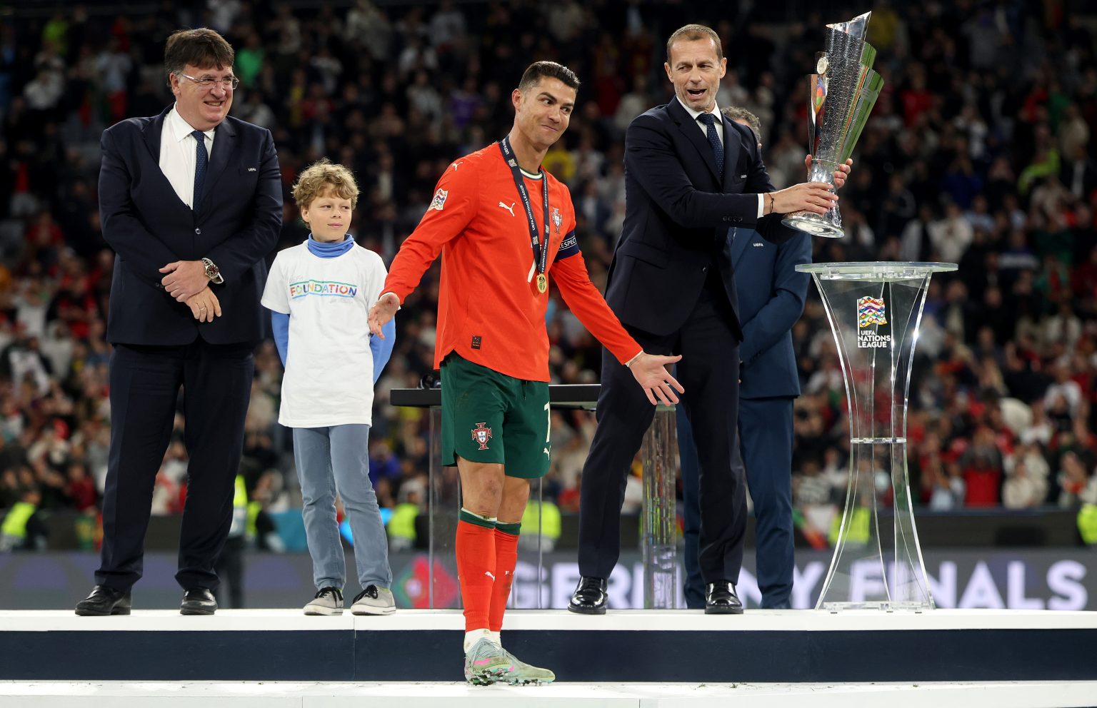 Ronaldo Urges Al Nassr To Bid For Barca Target