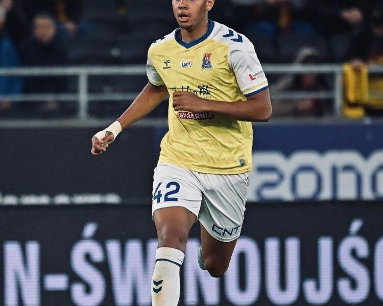 Man Utd, Benfica Challenge Chelsea For Nigerian Talent