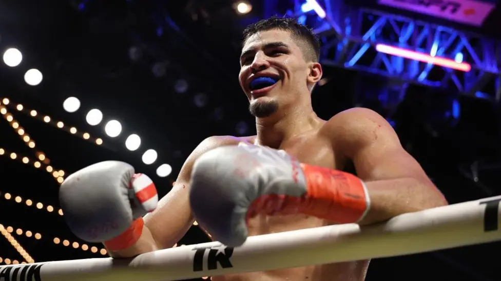 Zayas Makes History As Youngest Active Boxing Champion