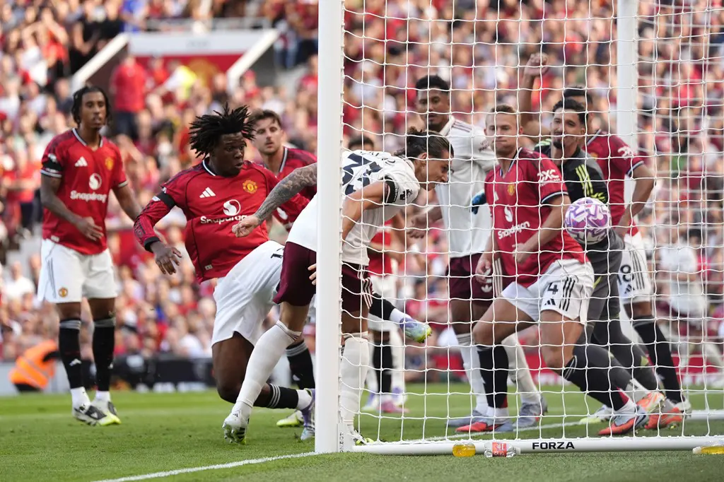 Calafiori Header Gives Arsenal Victory At Old Trafford