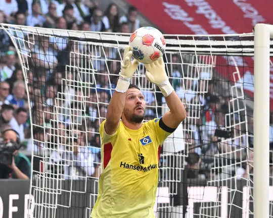 Hamburg Secures Point In Bundesliga Return