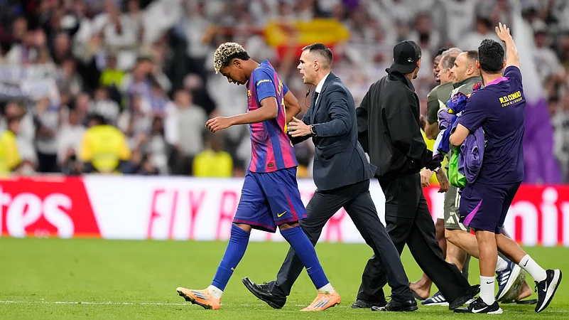 Frenkie de Jong defends Lamine Yamal after heated Real Madrid vs Barcelona clash at the Santiago Bernabeu