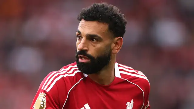 Mohamed Salah looks frustrated during Liverpool vs Manchester United match