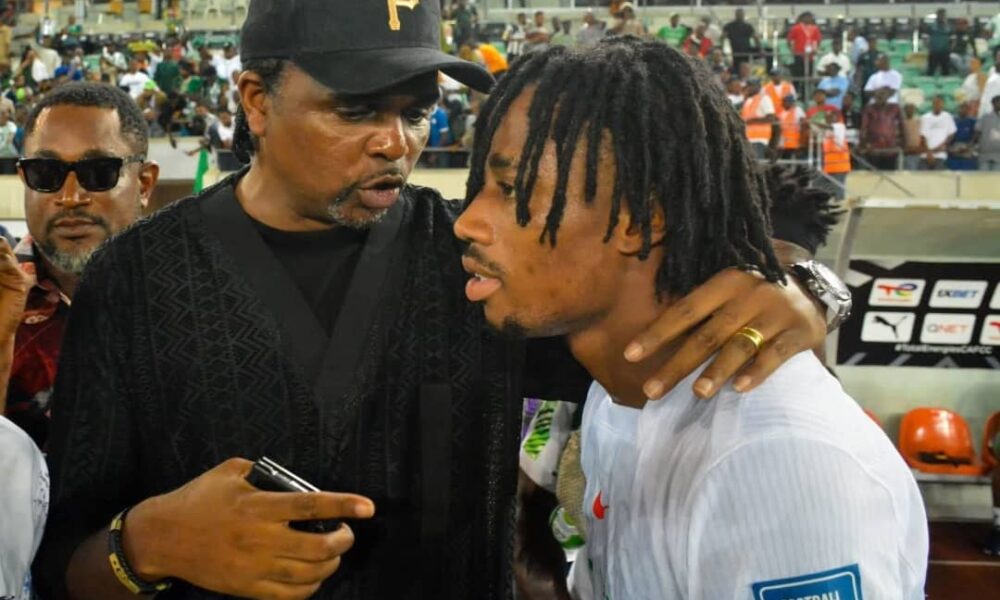 Kanu Nwankwo giving advice to Benjamin Fredrick during Nigeria training session