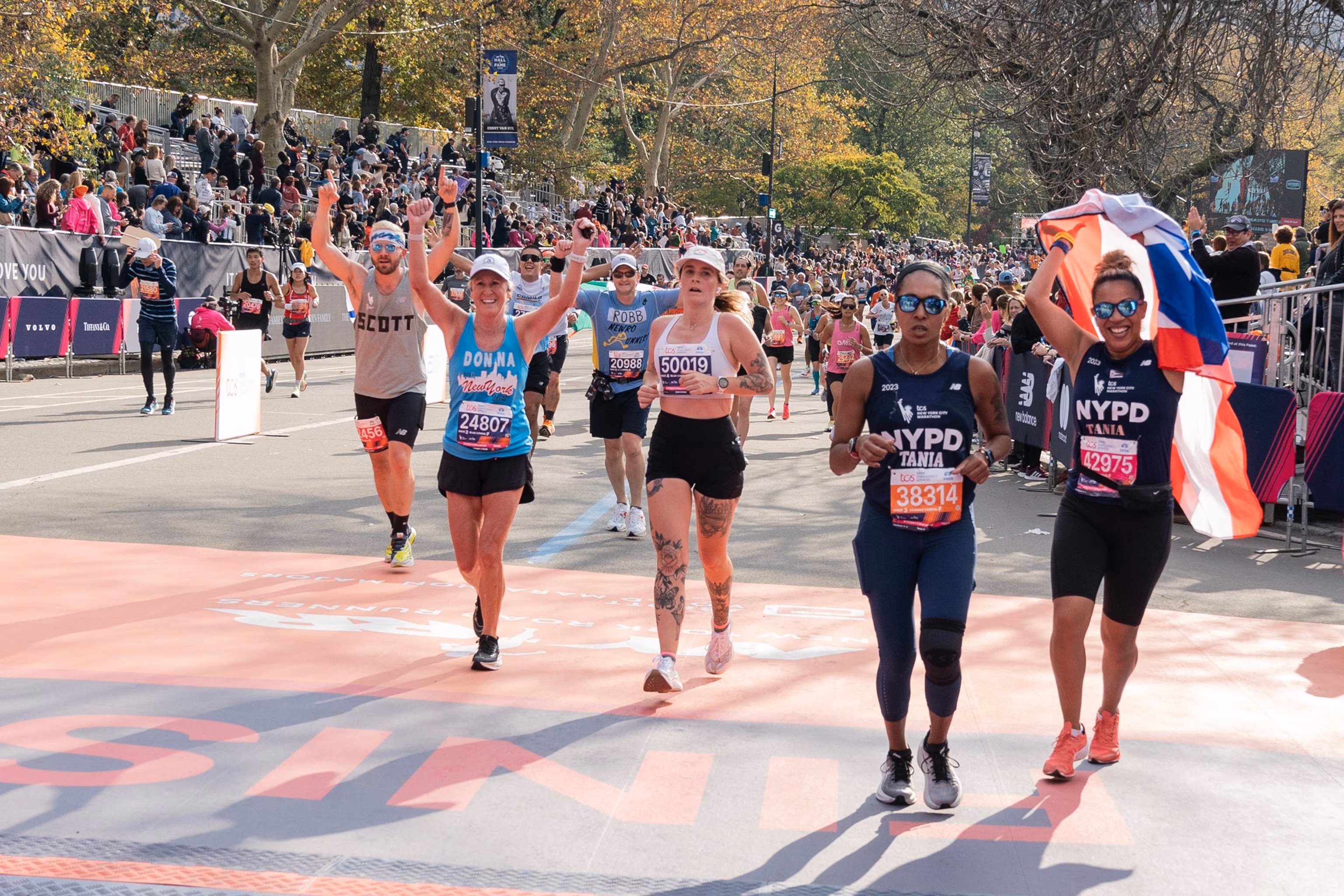 Marathon runners competing under hot conditions during a global race affected by rising temperatures