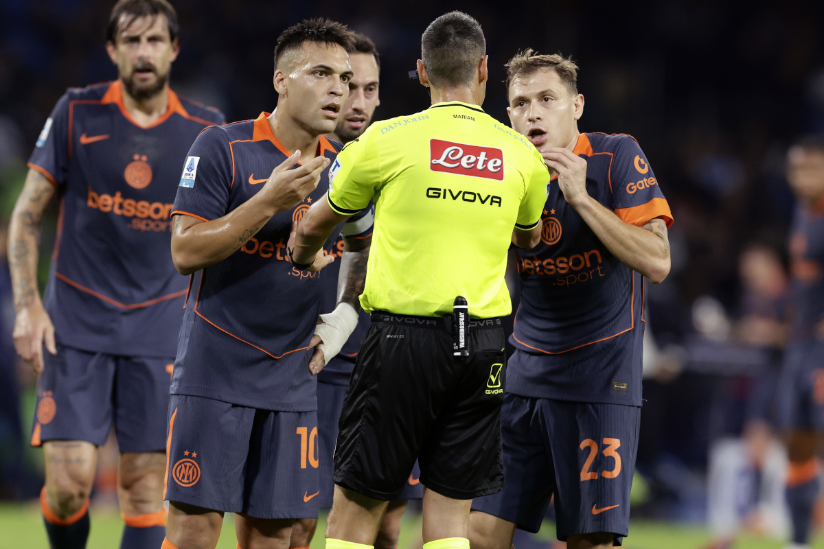 Referee Maurizio Mariani Officiating During Napoli Vs Inter Match