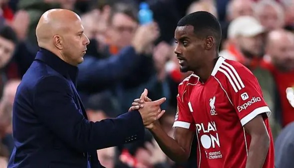 Wayne Rooney speaking about Alexander Isak’s poor form for Liverpool on The Wayne Rooney Show.