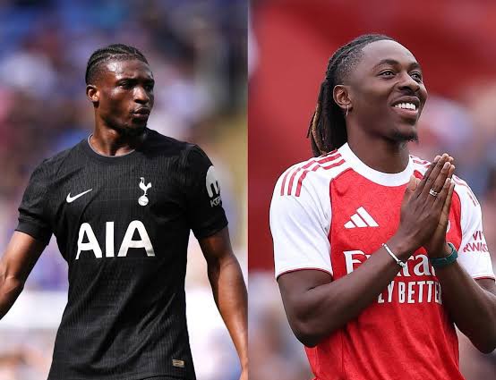 Eden Hazard smiling while watching an Arsenal vs Tottenham match
