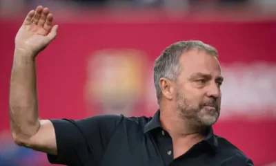 Hansi Flick reacts on the sidelines during Barcelona vs Girona