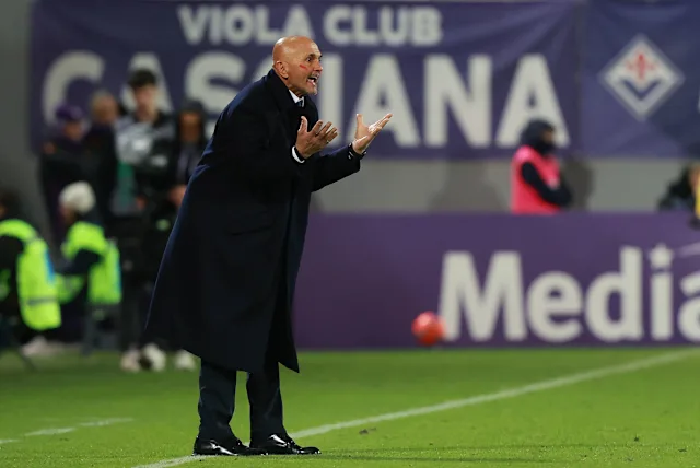Luciano Spalletti addressing Juventus players about harsh weather before Bodo/Glimt match