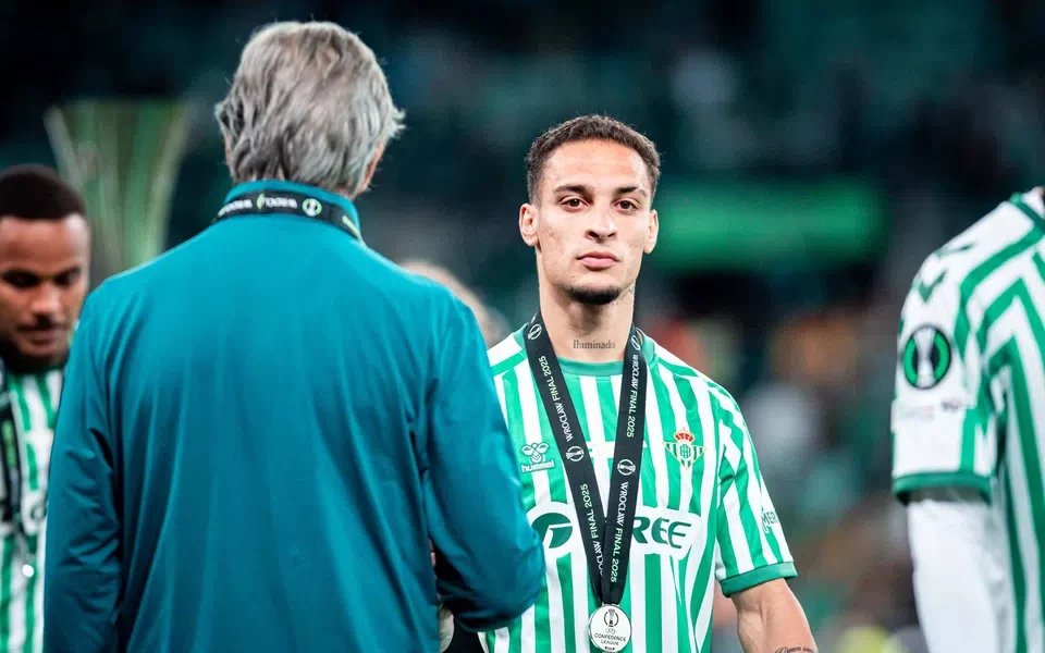 Antony celebrating a goal for Real Betis after rejecting Bayern Munich