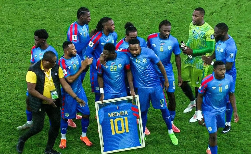 DR Congo head coach Sébastien Desabre celebrating with players after World Cup playoff win