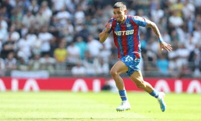 Daniel Muñoz in action for Crystal Palace during a Premier League match