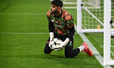 David Raya warming up for Arsenal during a match