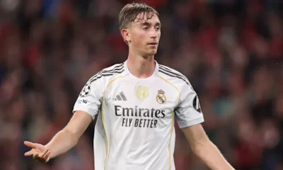 Dean Huijsen walking off training pitch after muscle discomfort during Spain camp.