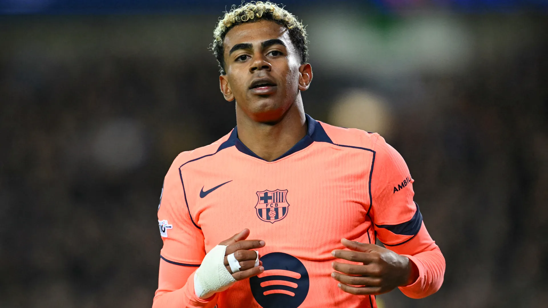 Lamine Yamal looks dejected during a match as former Spain coach Javier Clemente warns him to stay focused