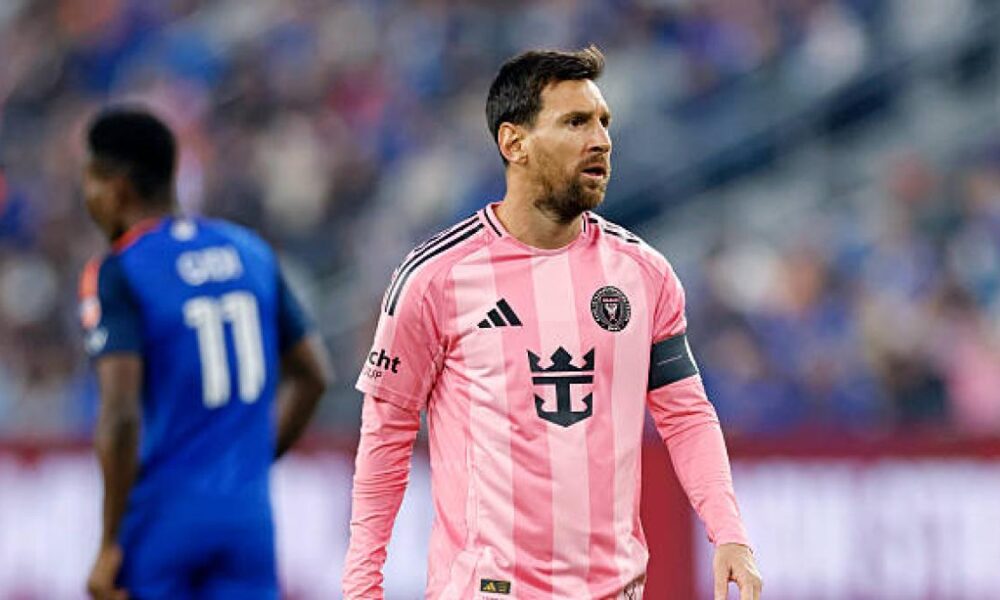 Lionel Messi and NYCFC players preparing for MLS Conference Finals match