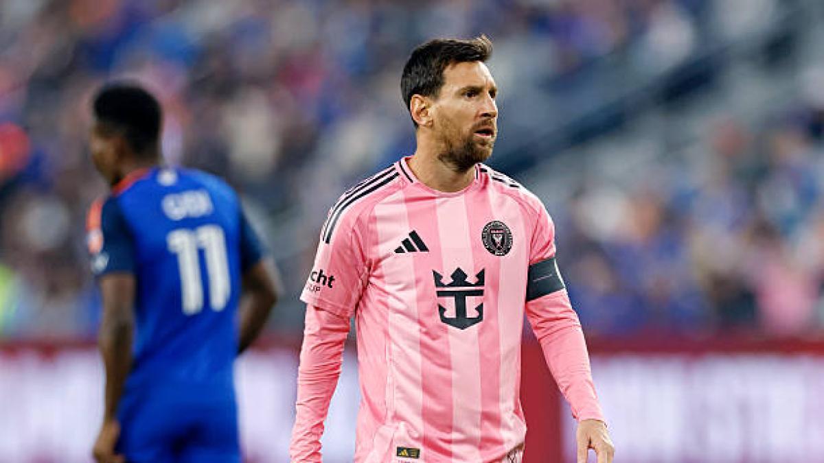 Lionel Messi and NYCFC players preparing for MLS Conference Finals match