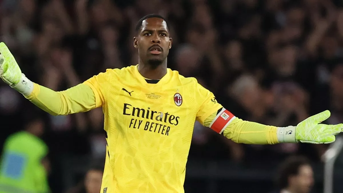 Mike Maignan in action for AC Milan, linked with Chelsea transfer
