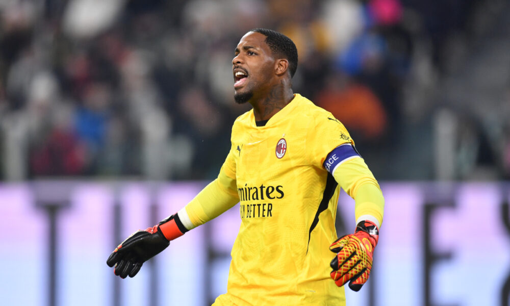 Mike Maignan making a save for AC Milan in Serie A