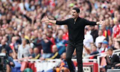 Mikel Arteta looking concerned on the touchline during an Arsenal match
