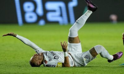 Neymar holding his knee during a Santos match in the Brazilian league