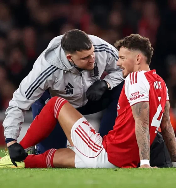 Ben White receiving treatment during Arsenal vs Wolves at the Emirates Stadium