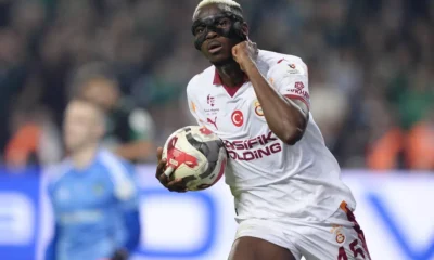 Galatasaray players celebrating a goal ahead of their match against Samsunspor.