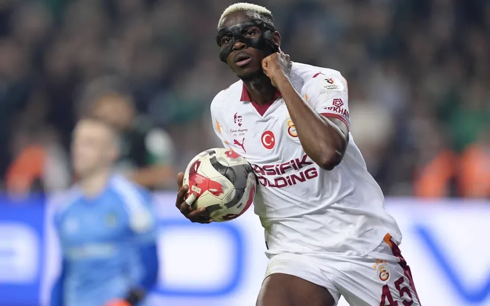 Galatasaray players celebrating a goal ahead of their match against Samsunspor.