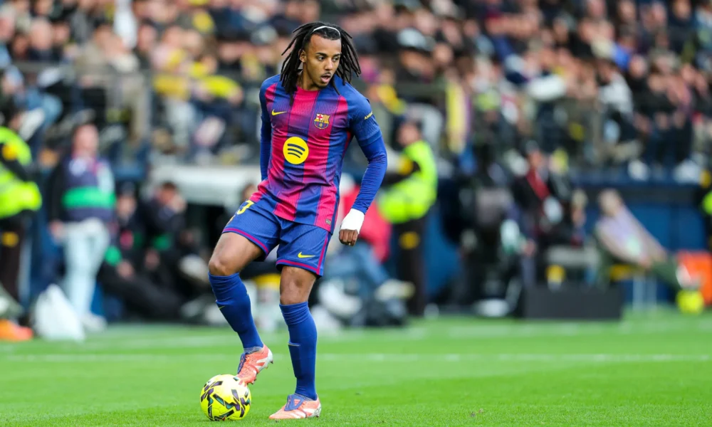 Jules Kounde substituted after hamstring injury during Barcelona vs Villarreal match