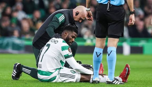 Kelechi Iheanacho holding his hamstring during Celtic vs St Mirren League Cup final