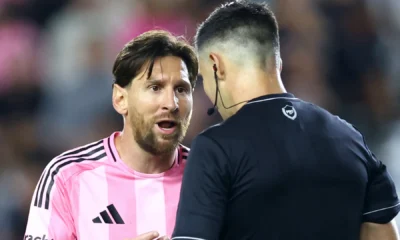 Lionel Messi talking to referee in English during 2025 MLS Cup final for Inter Miami