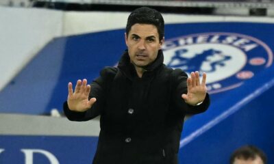 Mikel Arteta giving instructions on the touchline during Arsenal vs Chelsea