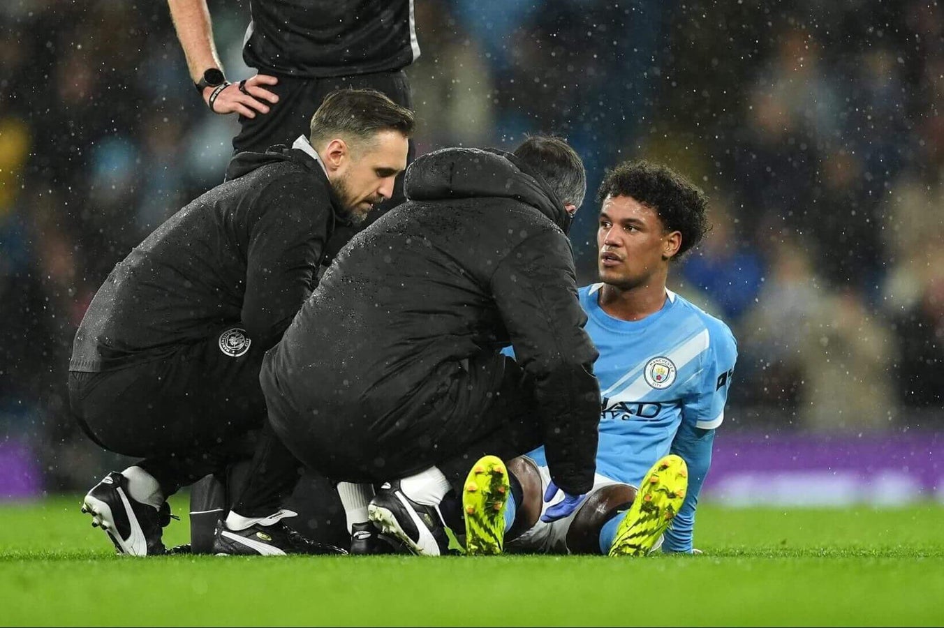 Oscar Bobb Leaving The Pitch Injured During Manchester City Vs Brentford Carabao Cup Match