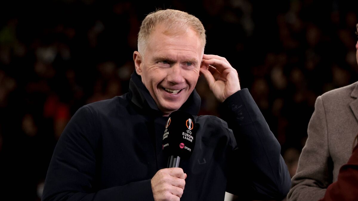 Paul Scholes speaking on a football podcast with Premier League graphics in the background.