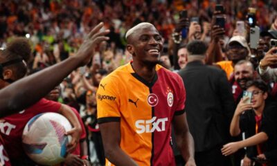 Victor Osimhen warming up ahead of Galatasaray match