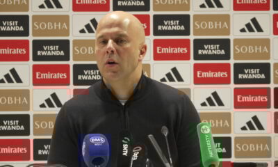 Arne Slot giving instructions to Liverpool players ahead of FA Cup match against Barnsley