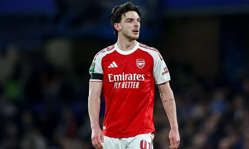 Declan Rice arguing with Arsenal coach Albert Stuivenberg during Carabao Cup match against Chelsea