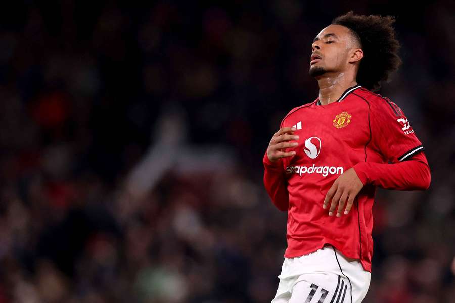 Joshua Zirkzee in action for Manchester United with Roma interest