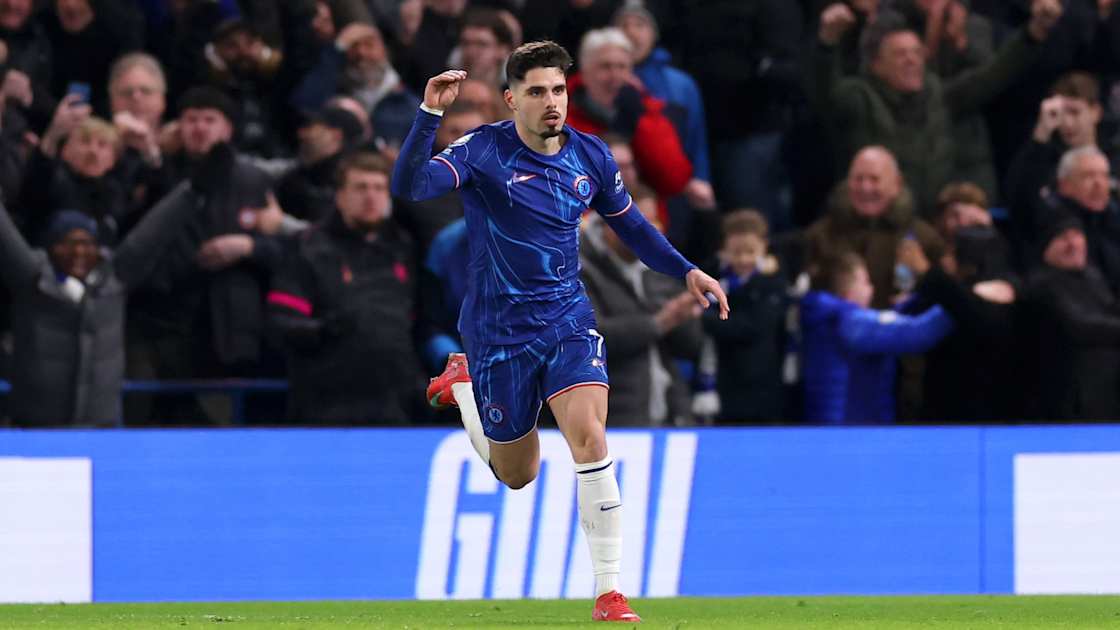 Pedro Neto in action for Chelsea against Manchester City at the Etihad Stadium