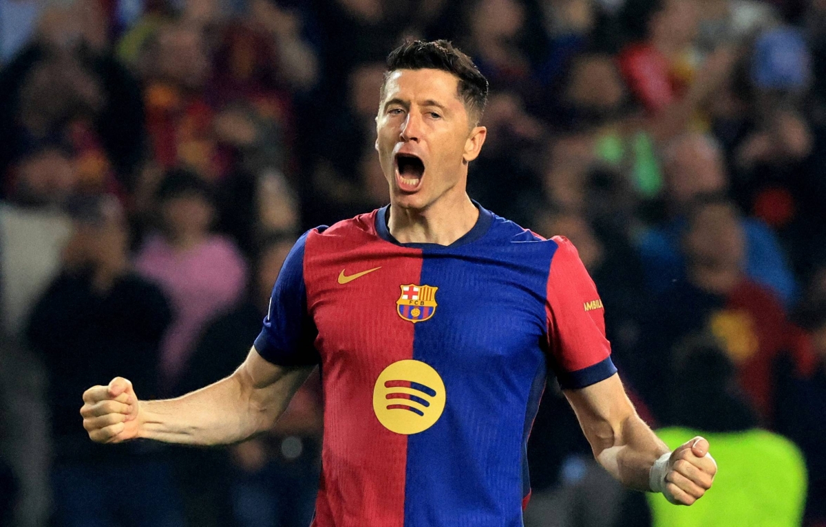 Robert Lewandowski celebrating a Champions League goal for Barcelona